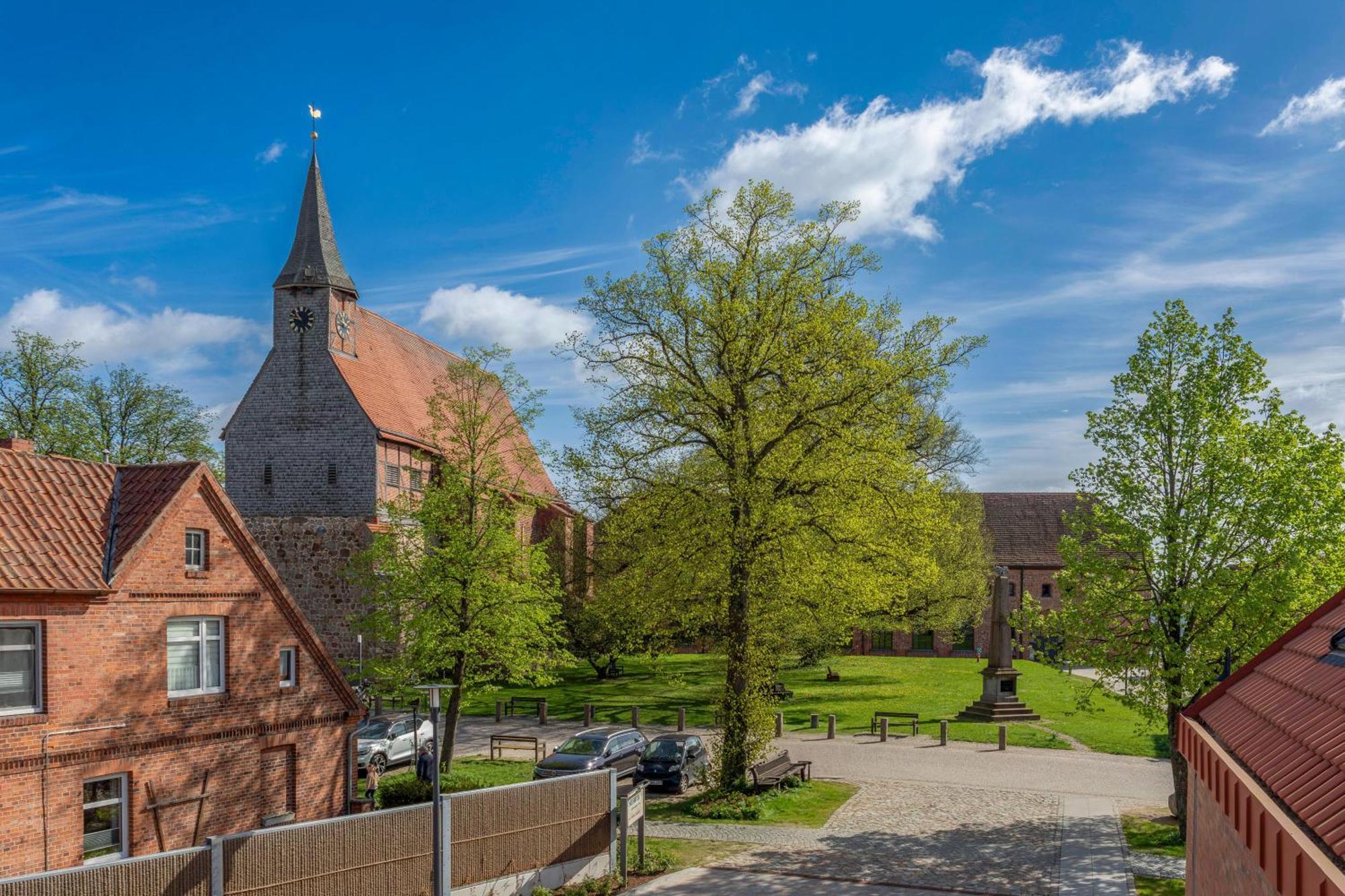 Seehotel Zarrentin Zarrentin am Schaalsee Zewnętrze zdjęcie