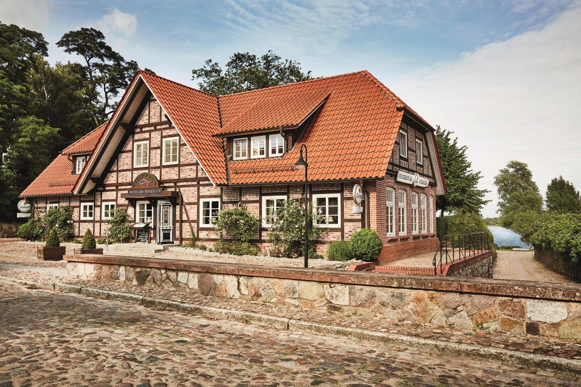 Seehotel Zarrentin Zarrentin am Schaalsee Zewnętrze zdjęcie